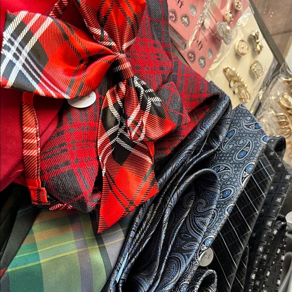 Tie bundle name brand and shirt